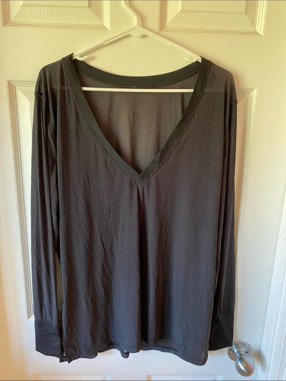 lululemon athletica Women's black V-Neck Long Sleeve cover up